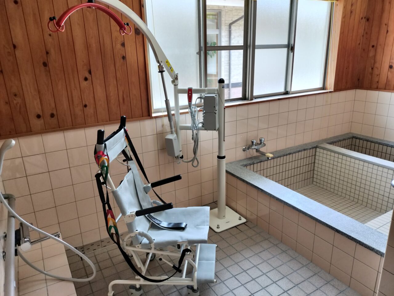 東側浴室とリフト